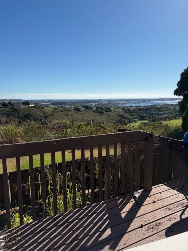 Foto del edificio - Spacious 2-Bedroom with Lanai Views & Pool Access