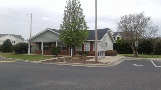 Foto del edificio - 1714 Lipscomb Rd E