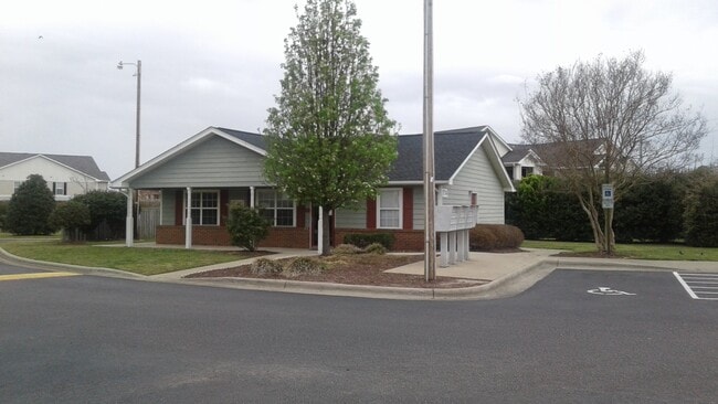 Building Photo - 1714 Lipscomb Rd E