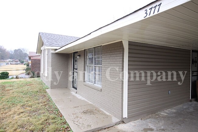 Foto del edificio - 3777 McCain Rd