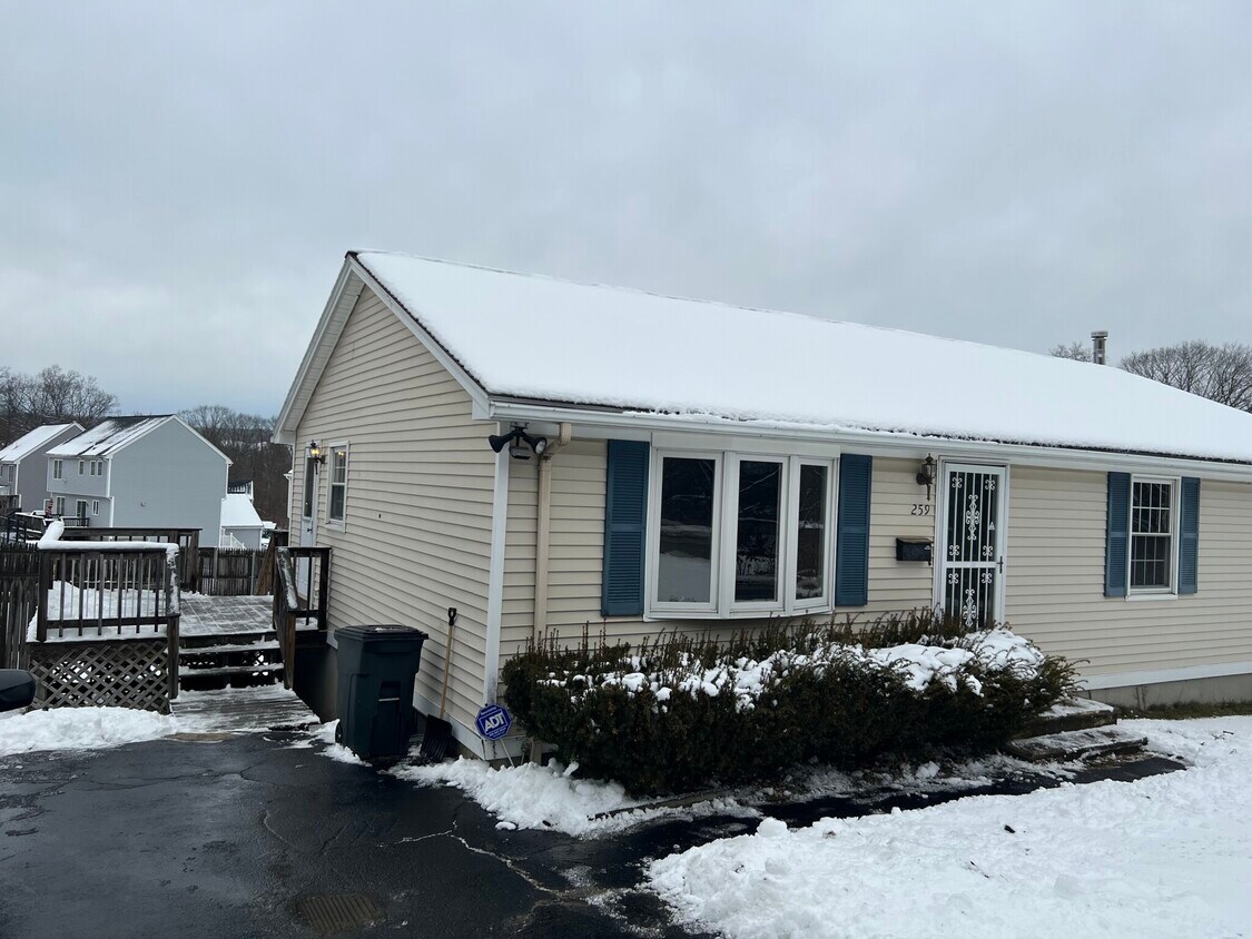 259 Clark St, Worcester, MA 01606 Condo for Rent in Worcester, MA