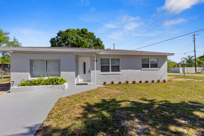 Foto del edificio - 2525 Forest Dr