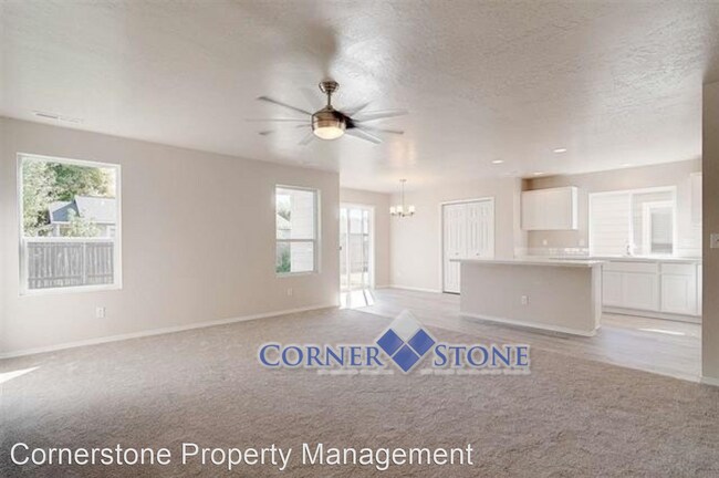 Building Photo - 4 br, 2.5 bath House - 708 N Stucker Ave