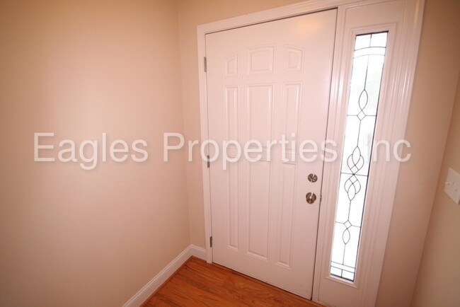 Building Photo - 104 Martha Jeans Pl