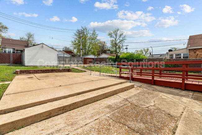 Building Photo - 4244 Giles Ave