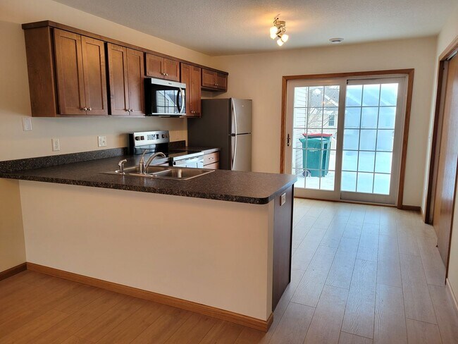 Foto del edificio - 2 Level Townhouse