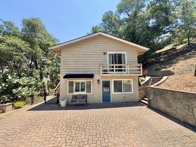 Foto del edificio - Charming 4-Bed by the Lake in Morgan Hill
