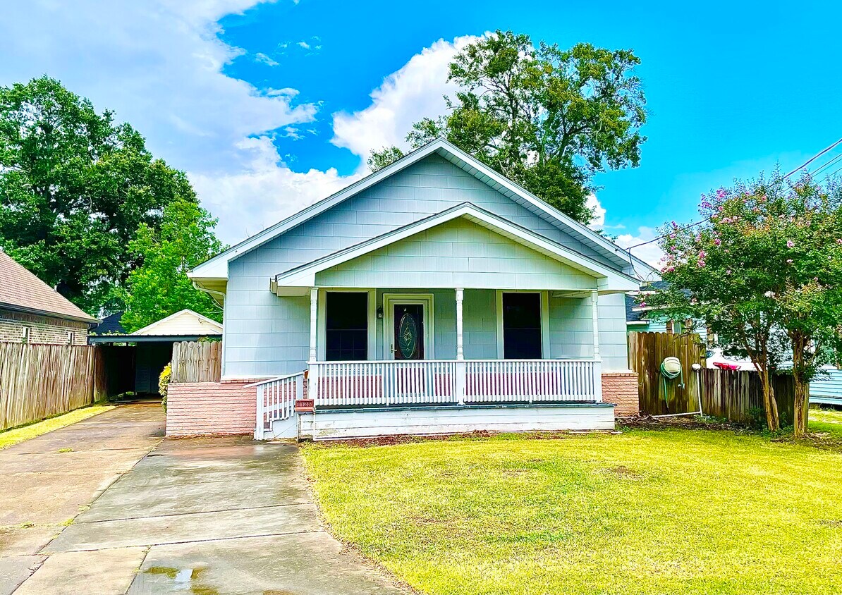 1125 Montgomery St, Port Neches, TX 77651 House Rental in Port Neches