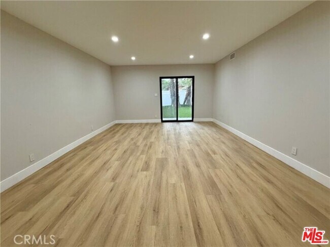 Foto del edificio - 8561 Marklein Ave