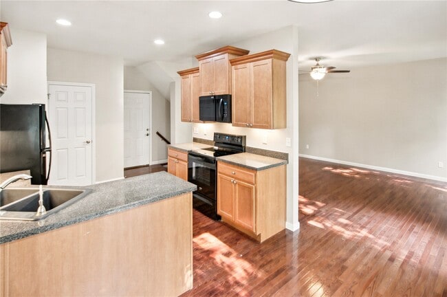 Building Photo - 404 Willott Square Dr