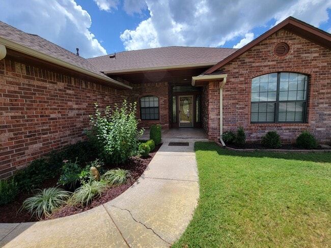 Foto del edificio - 8415 Valley Creek Dr