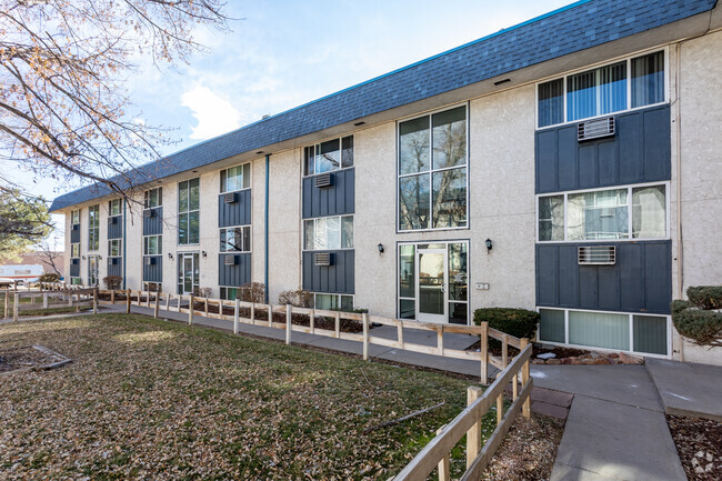 Building Photo - Twin Fountain Apartments