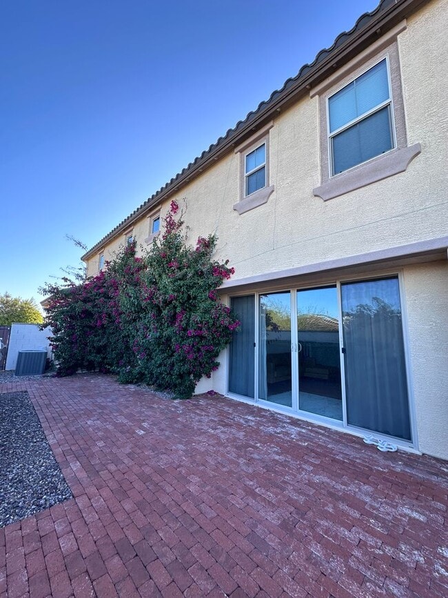 Building Photo - 4 bedroom home for rent