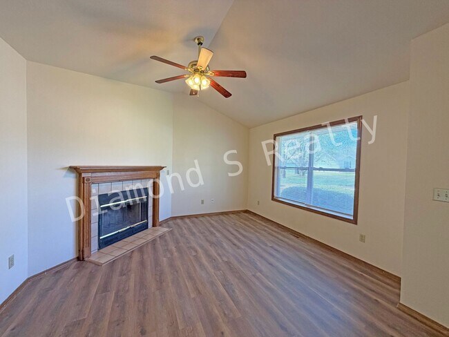 Foto del edificio - Cute and Clean 3-Bedroom Home Available in Southwest Spfd