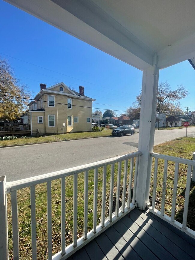 Foto del edificio - 126 Suffolk Ave