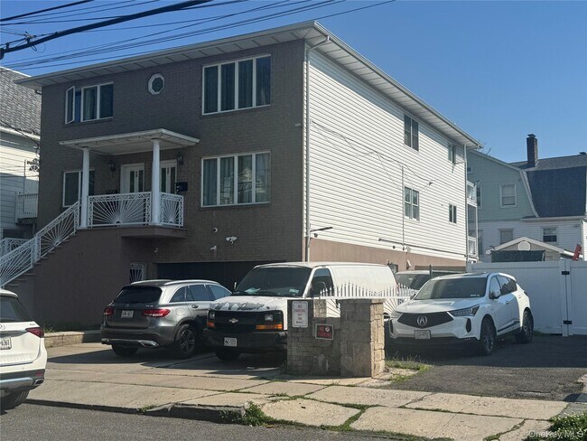 Foto del edificio - 12 Putnam St