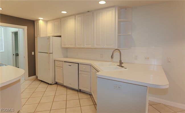 Building Photo - 5823 Cove Cir