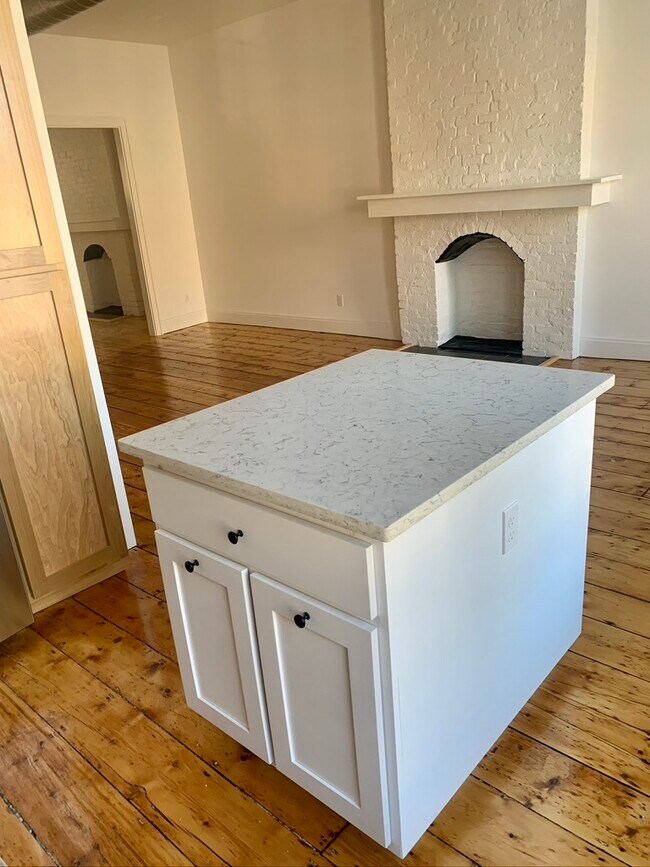 loads of counter space for the chef in you - 557 Warren St
