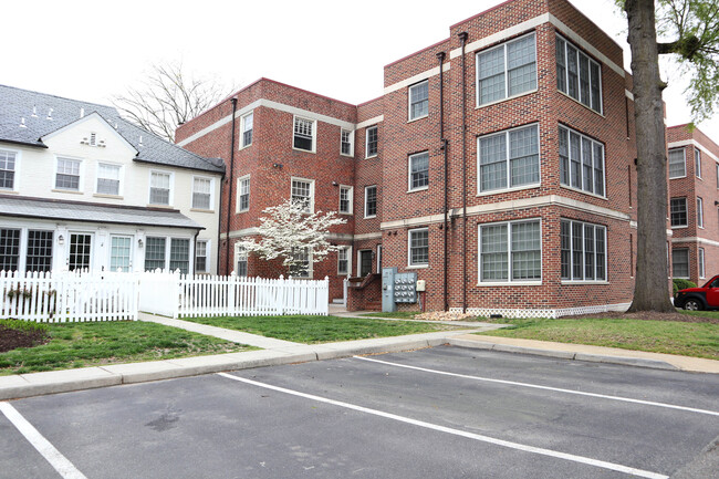 Building Photo - 45 E Lock Ln