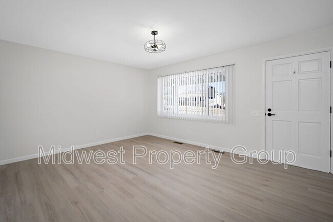 Building Photo - 1450 Tahoe Dr