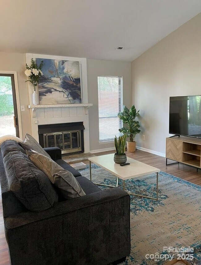 Foto del edificio - 11421 Kingfisher Dr