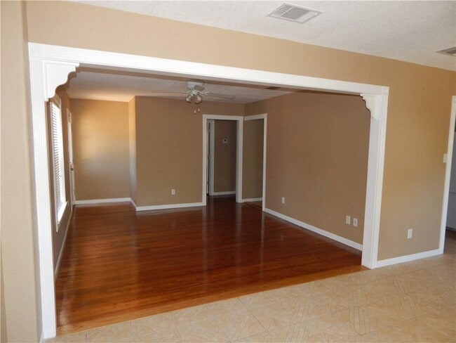 Foto del edificio - 330 E Cedar St