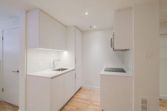 Building Photo - 25 Av des Pins O