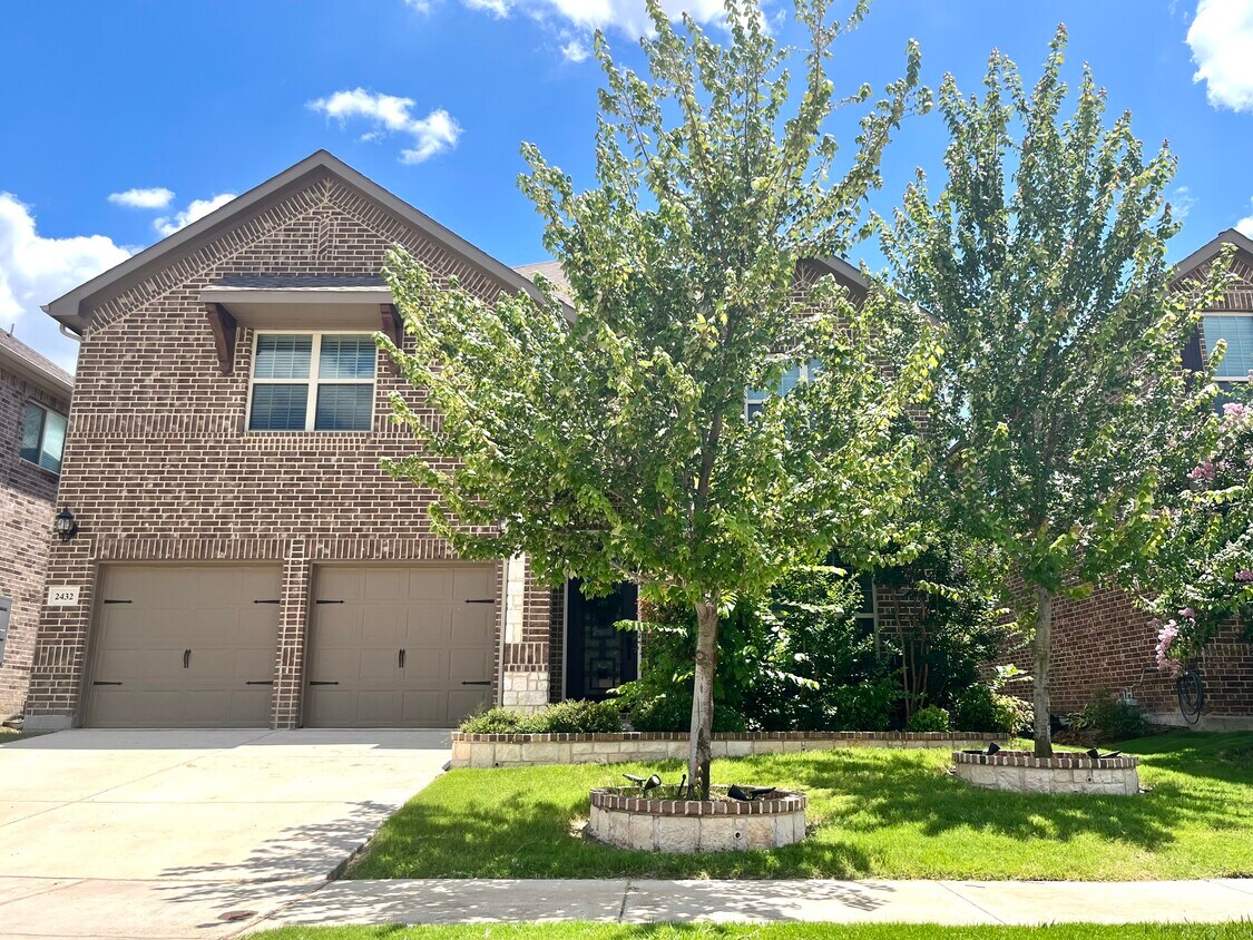 Foto principal - 2432 Whispering Pines Dr
