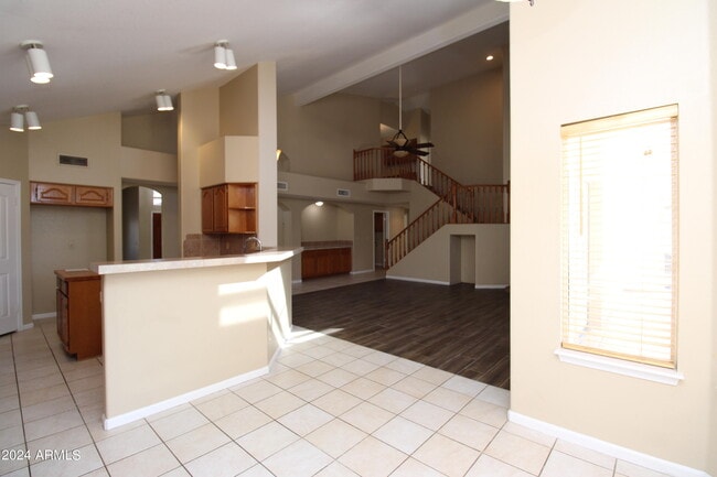 Building Photo - 926 W Wagner Dr