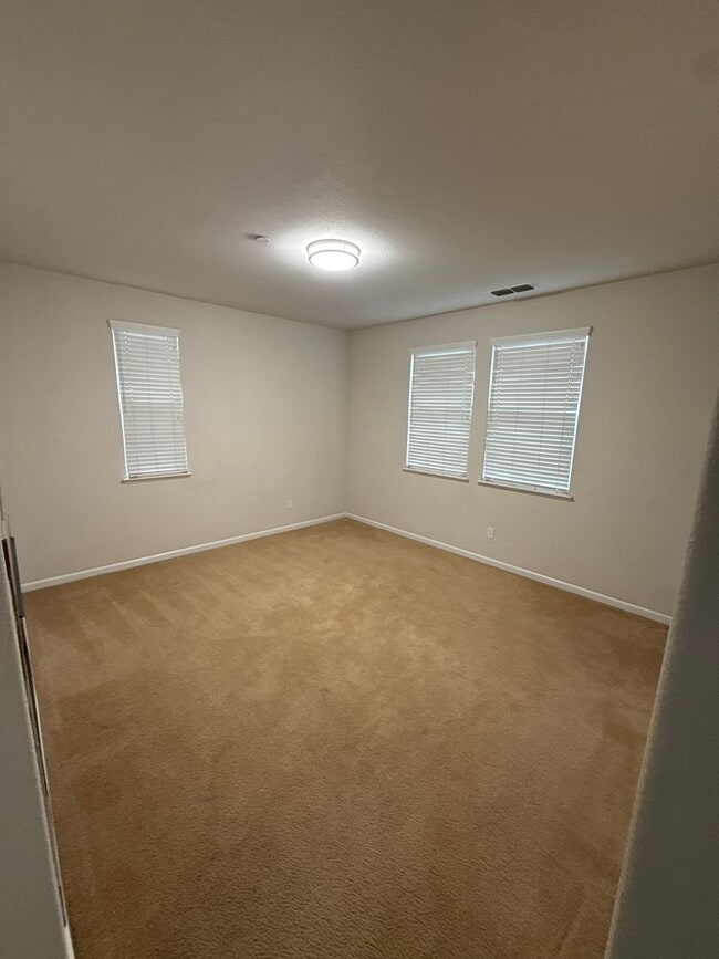 Foto del edificio - 4BR|2.5BA Townhome w/Garage|Yard| - Tenant Pays $175 monthly for WS&G