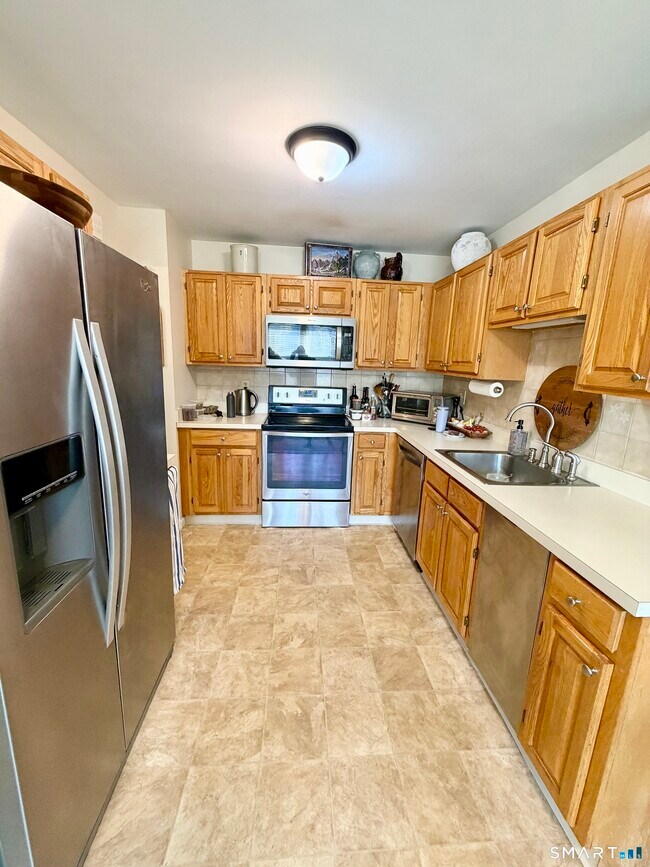 Building Photo - 16 Fawn Ridge Ln