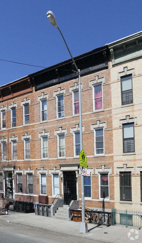 Primary Photo - 669 Halsey St