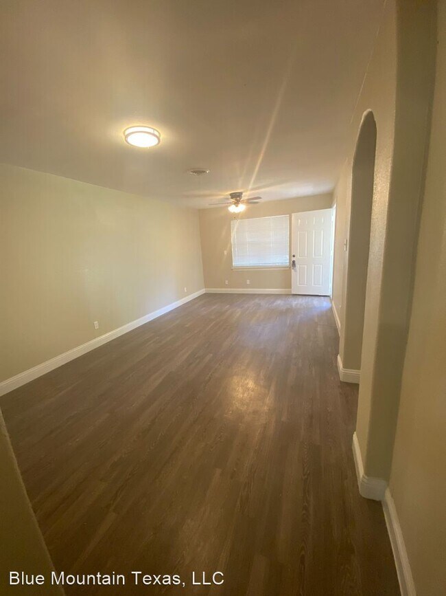 Building Photo - 10019 Olmos Dr