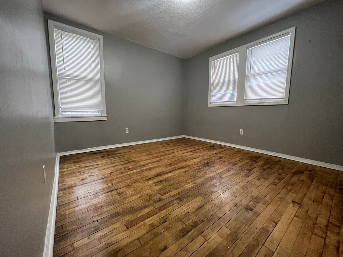 Foto principal - 2356 N Thomas Ave