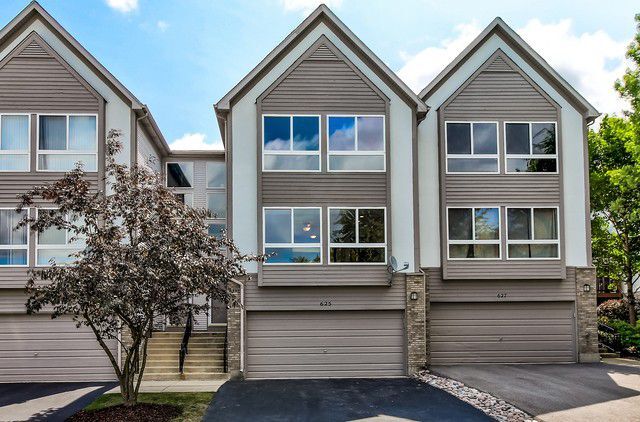 Primary Photo - 670 Diamond Pointe Dr