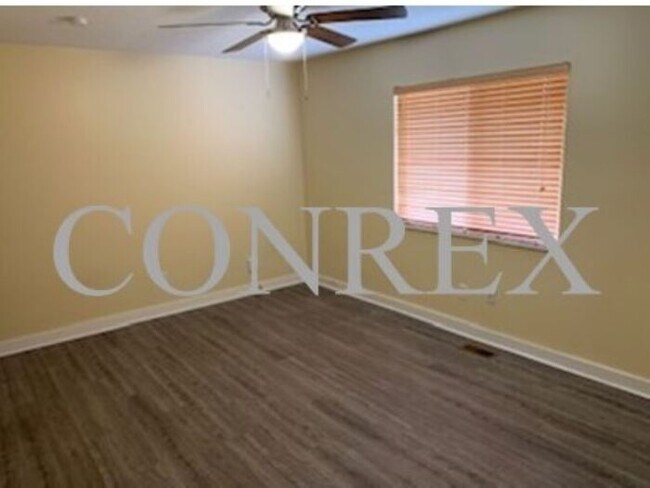 Foto del edificio - 2057 Monks Hollow Dr