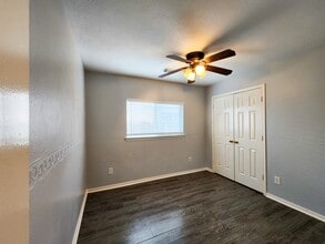 Building Photo - 11902 White Water Bay Dr