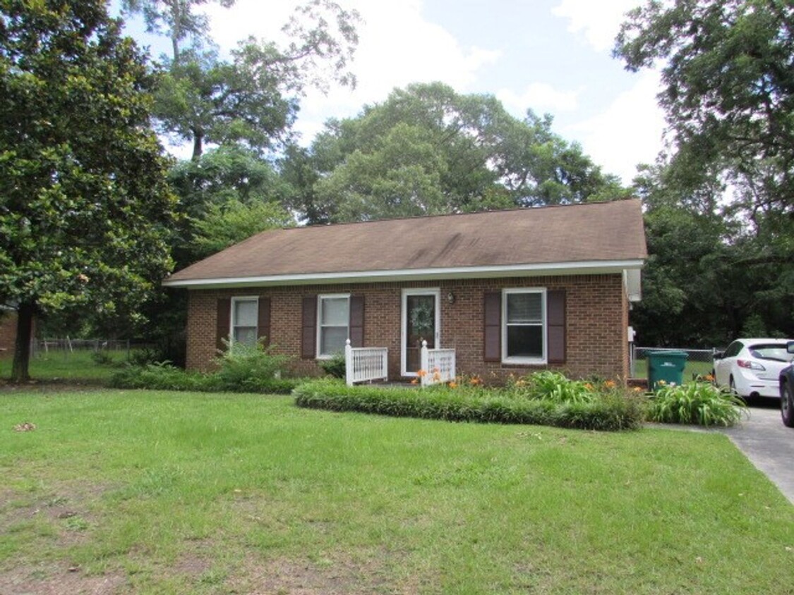 Foto principal - 3 Bedroom Home Near Sumter High