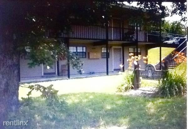 Primary Photo - 688 N Leverett Ave
