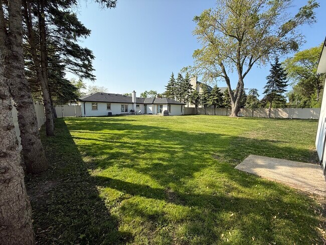 Foto del edificio - 2055 Walnut Cir