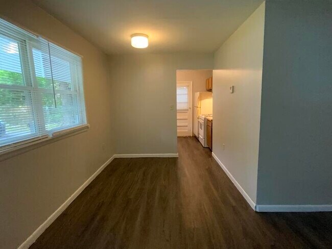 Building Photo - 102 Howard Dr