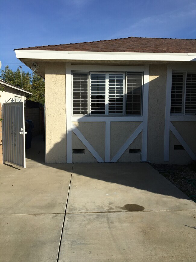 Privare Entrance - 17735 Bullock St