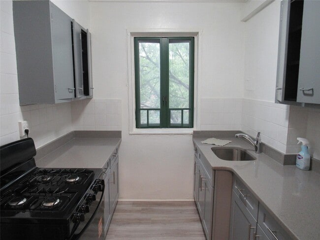 Building Photo - 1555 Odell St