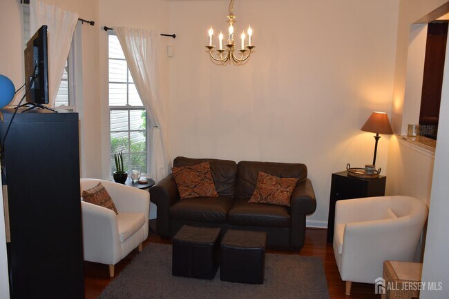 Foto del edificio - 65 Heath Ct
