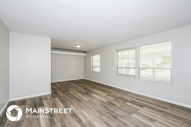 Building Photo - 11058 Perham Dr