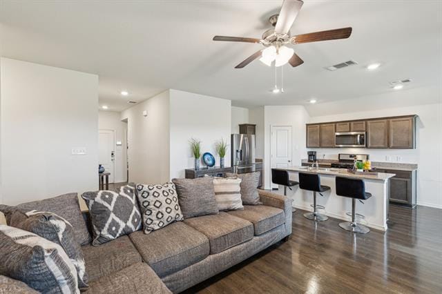 Building Photo - 909 Emerald Gate Dr