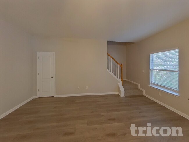 Building Photo - 11051 Southwood Dr