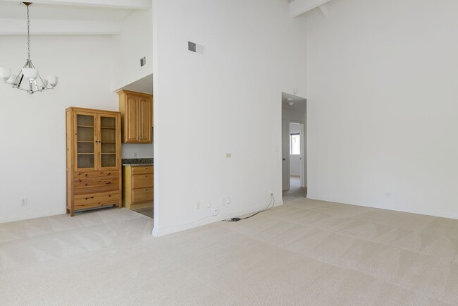 Building Photo - Convenient Location near Rengstorff Park