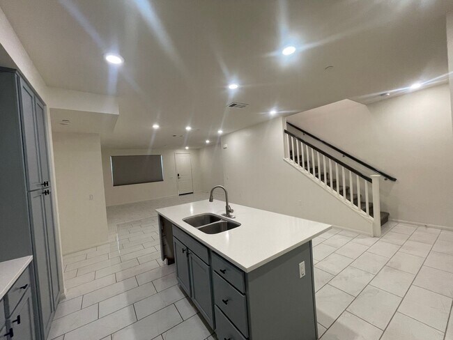 Foto del edificio - Upgraded & Spacious 4 Bedroom, 3.5 Bathroom Home