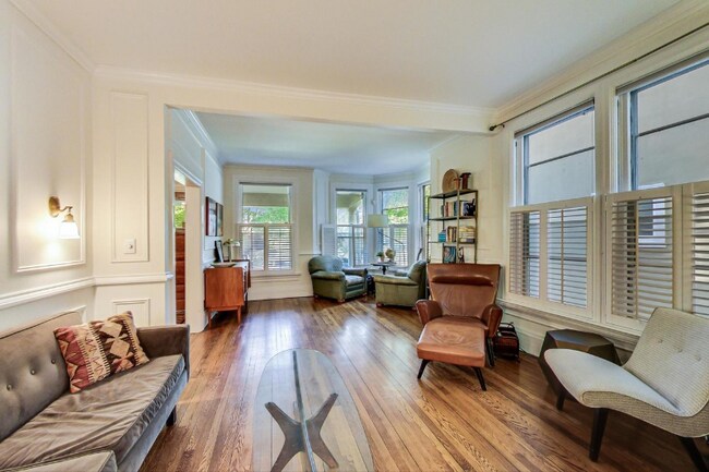 Foto del edificio - 2032 Orrington Ave